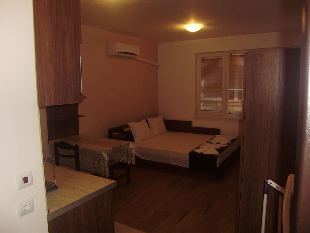 Apartments Vesi And Gery Pomorie Kamer foto