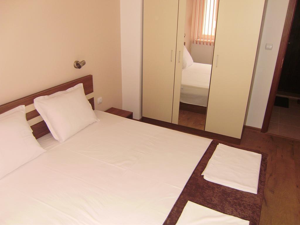 Apartments Vesi And Gery Pomorie Buitenkant foto