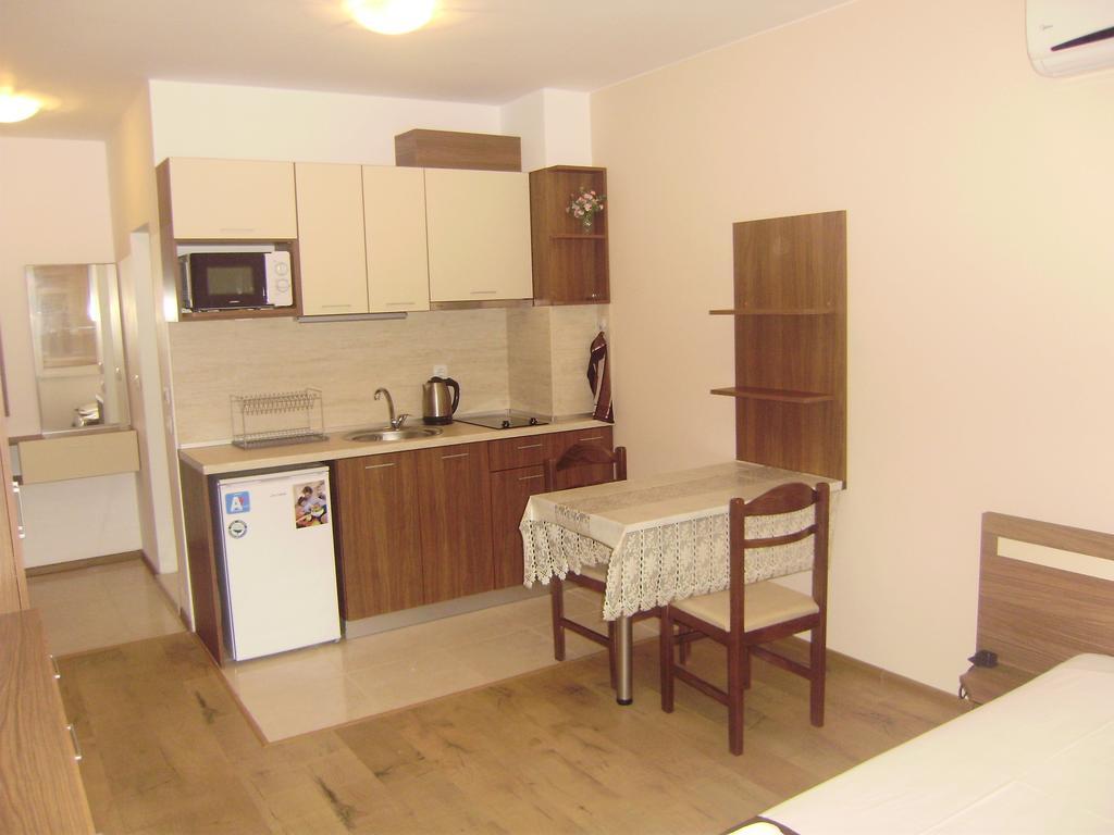 Apartments Vesi And Gery Pomorie Buitenkant foto