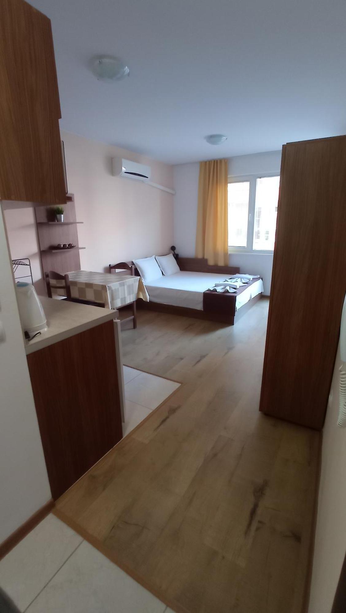 Apartments Vesi And Gery Pomorie Buitenkant foto