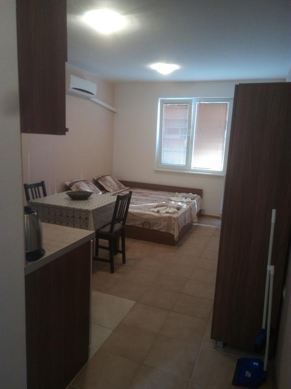 Apartments Vesi And Gery Pomorie Buitenkant foto